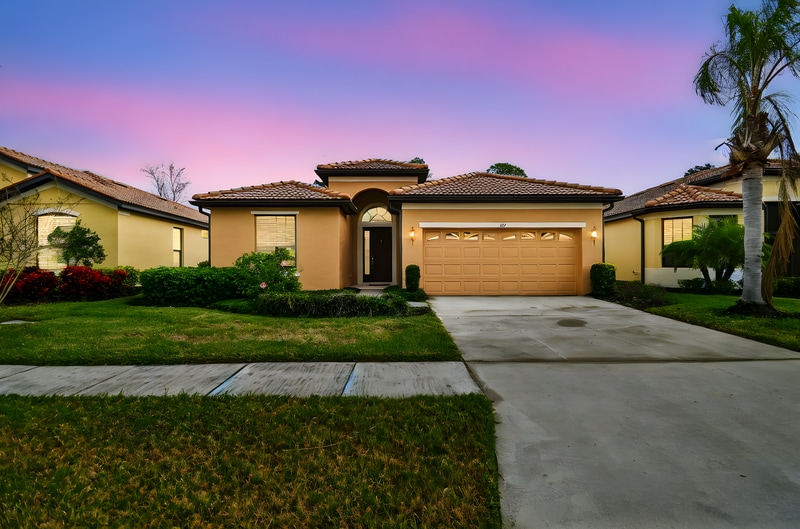 127 Silver Falls Dr in Apollo Beach, FL - Building Photo