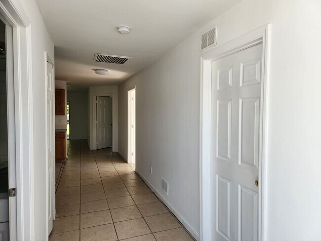 4770-4772 Jordan Ave S in Lehigh Acres, FL - Foto de edificio - Building Photo