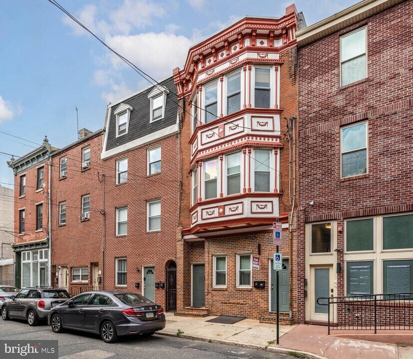 415 Fairmount Ave in Philadelphia, PA - Building Photo