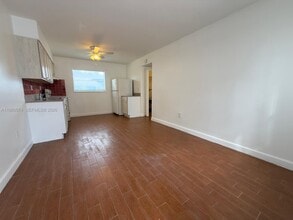 1942 Thomas St in Hollywood, FL - Building Photo - Building Photo