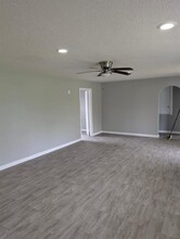 327 Primrose Rd in Freeport, TX - Foto de edificio - Building Photo