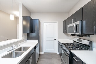 Muir Lake in Getzville, NY - Building Photo - Interior Photo