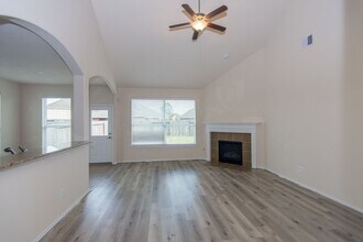 5301 Summer Spring Ln in Rosharon, TX - Building Photo - Building Photo