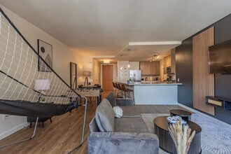 44 W Monroe St in Phoenix, AZ - Foto de edificio - Building Photo