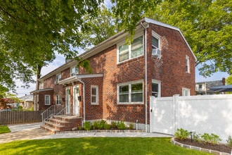 165 Byrne Ave, Unit Fl 1 in Staten Island, NY - Foto de edificio - Building Photo