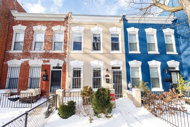 property at 809 Kentucky Ave SE