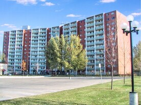 Adamar Manor in Winnipeg, MB - Building Photo