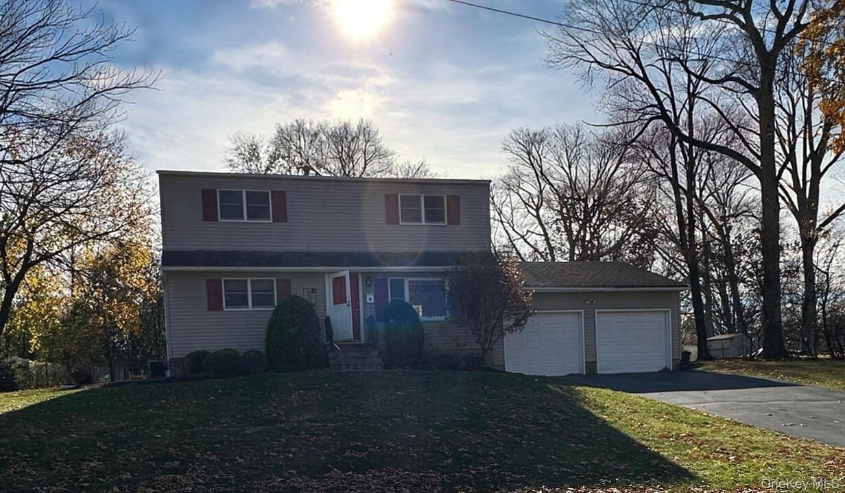 7 Oldfield Dr in New City, NY - Building Photo