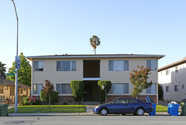 1646 Newhall St in Santa Clara, CA - Foto de edificio - Building Photo