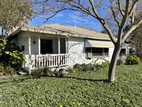 921 Rivera Dr in Sacramento, CA - Building Photo - Building Photo