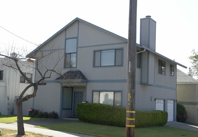 3650 Maybelle Way in Oakland, CA - Foto de edificio - Building Photo