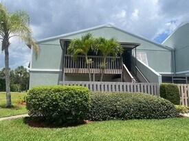 1132 Breezy Way, Unit 2H in Sebastian, FL - Building Photo