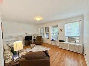 1626 W Rascher Ave, Unit 1E in Chicago, IL - Foto de edificio - Building Photo