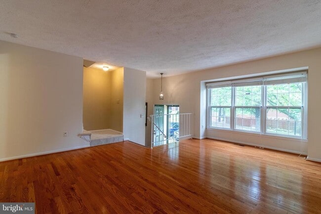 4796 Gainsborough Dr in Fairfax, VA - Building Photo - Building Photo