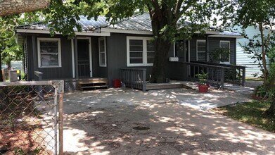 116 N Avenue D in Freeport, TX - Building Photo - Building Photo