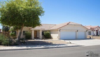 8375 E Lorenzo Ln in Yuma, AZ - Building Photo