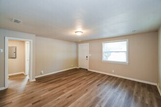 5405 Sharon Terrace in Jacksonville, FL - Foto de edificio - Building Photo