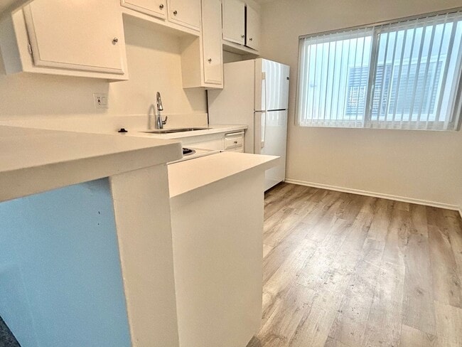 205 Avenue H in Redondo Beach, CA - Building Photo - Building Photo