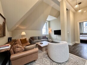 225 E Michigan St, Unit ID1379026P in Milwaukee, WI - Foto de edificio - Building Photo