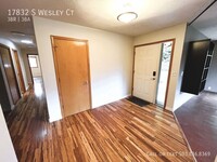 17832 S Wesley Ct in Oregon City, OR - Foto de edificio - Building Photo