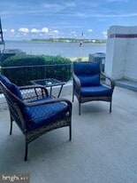 10 Queen Elizabeth Ct in Chester, MD - Building Photo