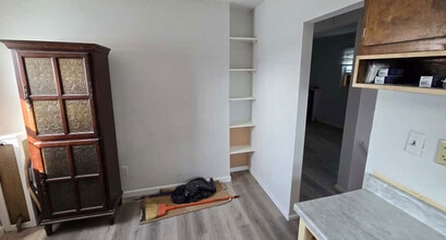 242 Park Ave in Bethpage, NY - Foto de edificio - Building Photo