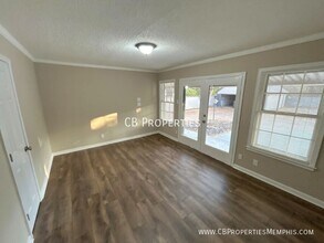 3437 Walnut Grove Rd in Memphis, TN - Building Photo - Building Photo