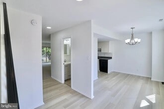 5952 Westchester Park Dr in College Park, MD - Building Photo - Building Photo