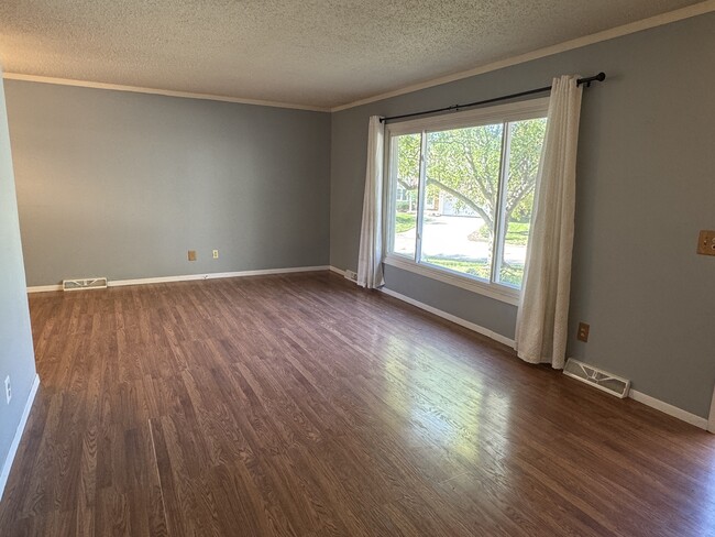 2325 Queens Ct in Bettendorf, IA - Building Photo - Building Photo