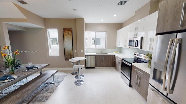 614 NE 12th Ave in Fort Lauderdale, FL - Building Photo - Building Photo