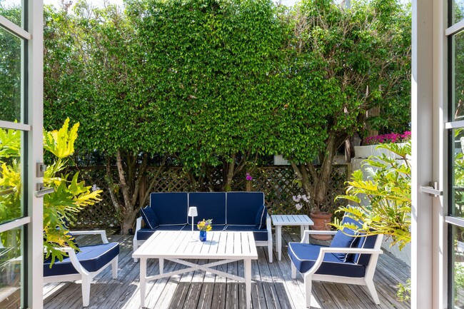 260 Oleander Ave in Palm Beach, FL - Building Photo - Building Photo