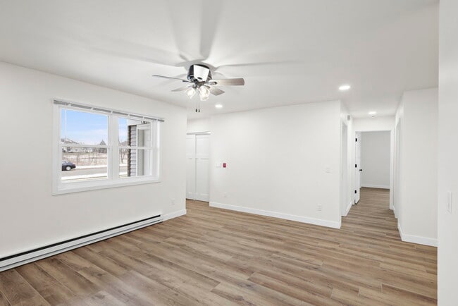 509 S Perry Parkway in Oregon, WI - Foto de edificio - Building Photo