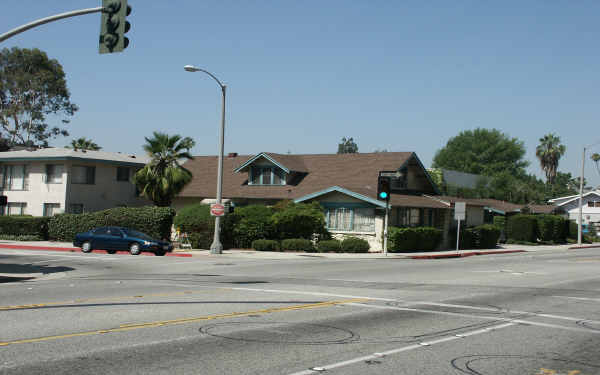 185 N Hudson Ave in Pasadena, CA - Building Photo