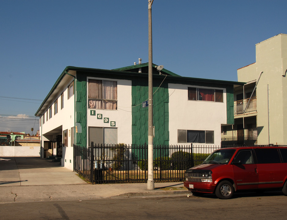 1695-1697 Longwood Ave in Los Angeles, CA - Building Photo