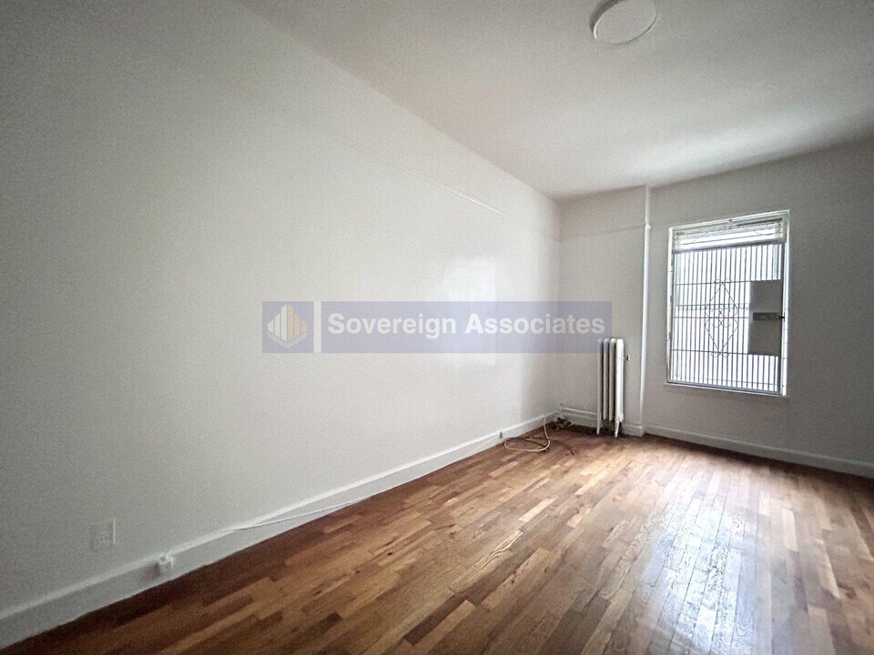 936 West End Ave in New York, NY - Building Photo