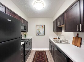 Highland Pointe in Indianapolis, IN - Building Photo