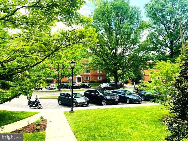 10408 Montrose Ave in Bethesda, MD - Building Photo - Building Photo