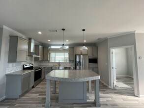 813 Avanti Way Blvd in North Fort Myers, FL - Building Photo - Building Photo