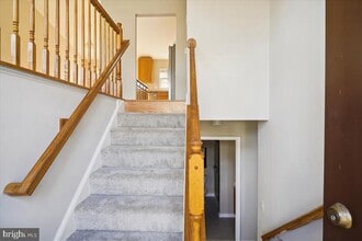 102 W Deer Park Rd in Gaithersburg, MD - Building Photo - Building Photo