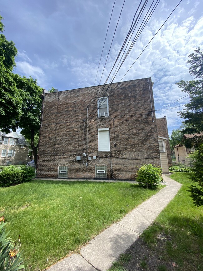 302 W 112th St in Chicago, IL - Building Photo - Building Photo