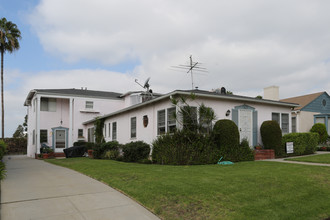 1637 Manning Ave in Los Angeles, CA - Building Photo - Building Photo