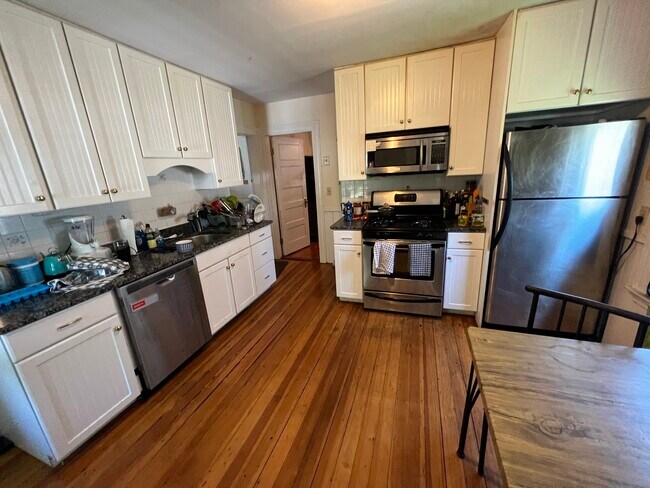 47 Rice St, Unit 3 in Cambridge, MA - Building Photo - Building Photo