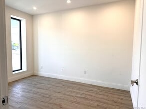 362 W Merrick Rd in Valley Stream, NY - Building Photo - Building Photo