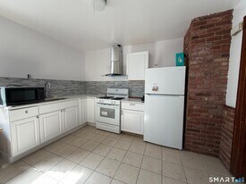 394 Bishop Ave in Bridgeport, CT - Building Photo