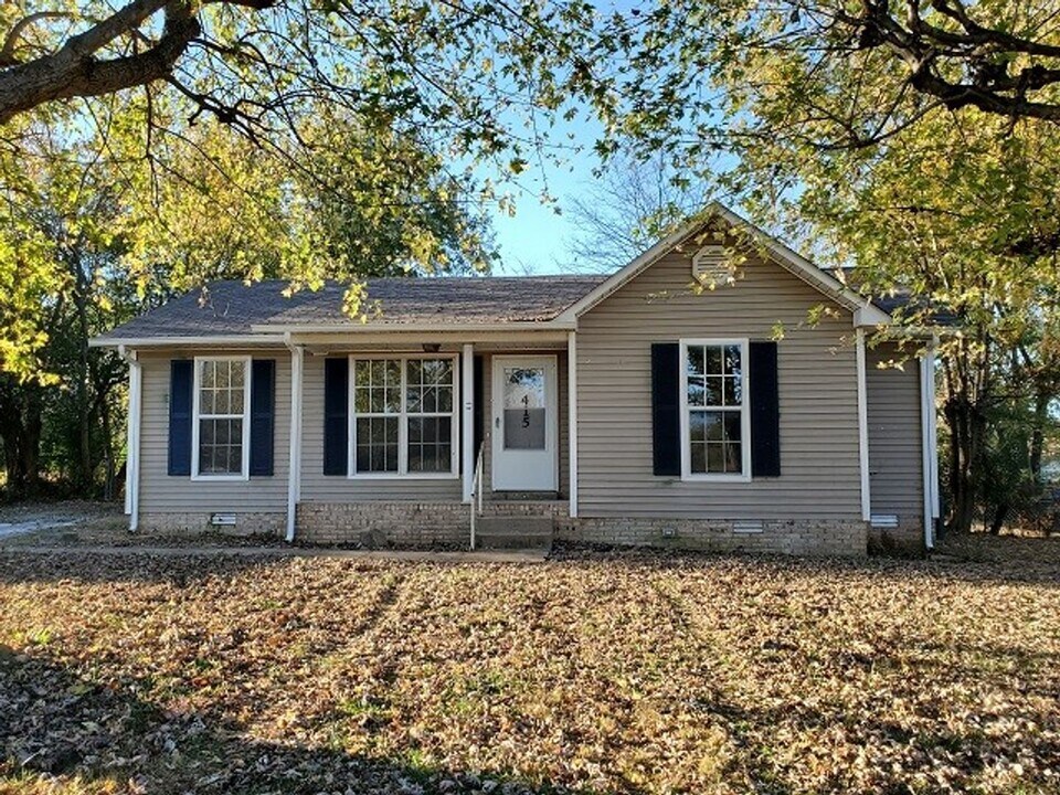 415 Pacific Ave in Oak Grove, KY - Building Photo