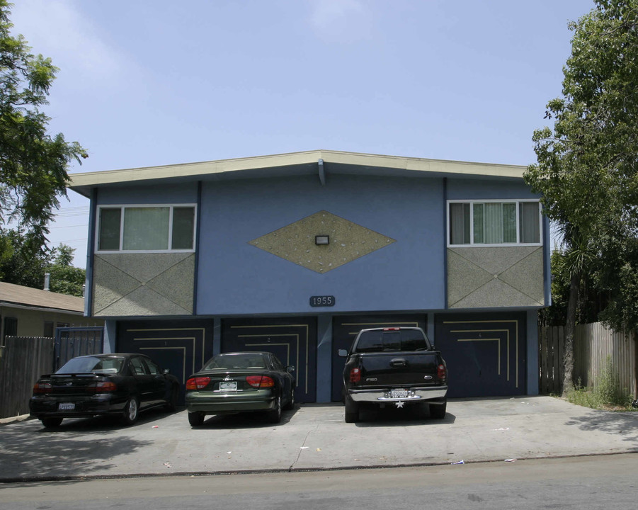 1955 Locust Ave in Long Beach, CA - Building Photo