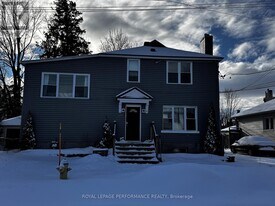 110 Glynn Ave in Ottawa, ON - Building Photo