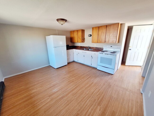 2903 NE Riverside Ave in Pendleton, OR - Building Photo - Building Photo