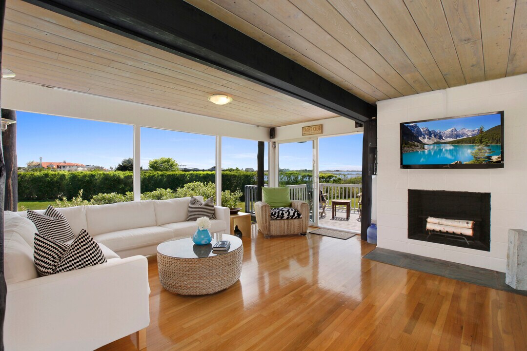 474 Jobs Ln in Bridgehampton, NY - Building Photo