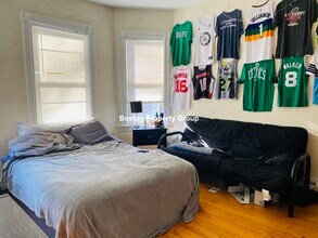 87 Hillside St, Unit 3 in Boston, MA - Foto de edificio - Building Photo